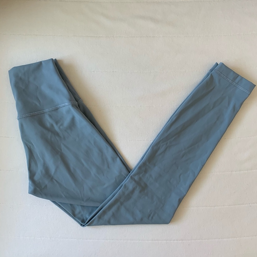 Lululemon size 2 wunder under Luxtreme - chambray